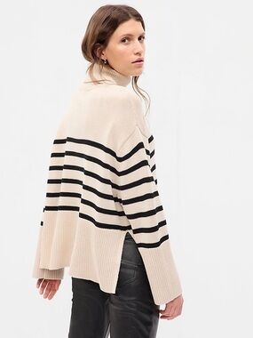 GAP 24/7 Split Hem Turtleneck Sweater XS Like New.